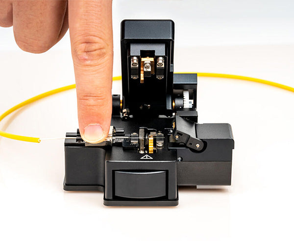 One Step Fiber Optic Cleaver with Auto-Rotating Blade | FC-600