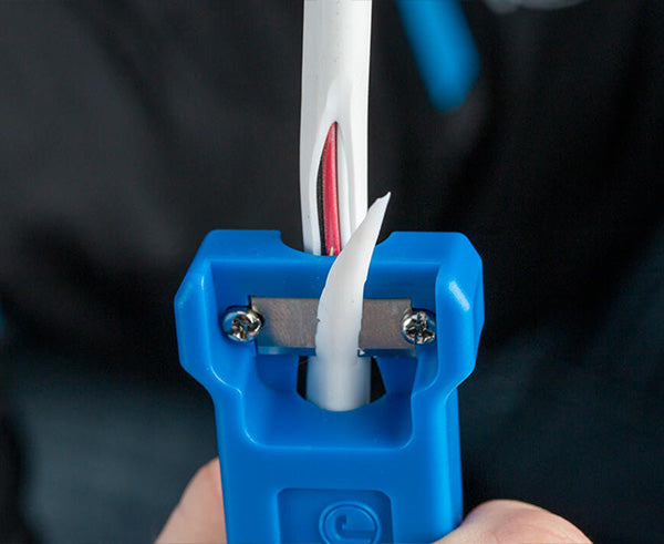 Riser Slitting Tool slitting a Jacket along the Cable